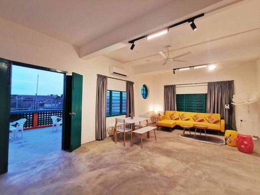 Town Centre Eastern Oriental 8 Pax *